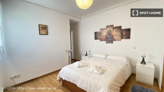 Apartamento de 3 dormitorios en alquiler en Argüelles - MADRID