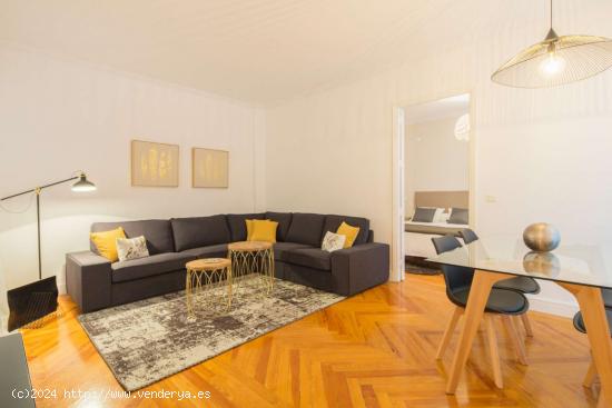 Apartamento de 2 dormitorios en alquiler en Paseo Del Prado - MADRID