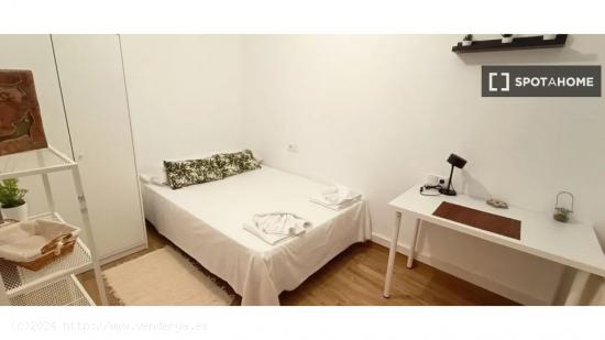 Apartamento de 2 dormitorios en alquiler en Embajadores - MADRID