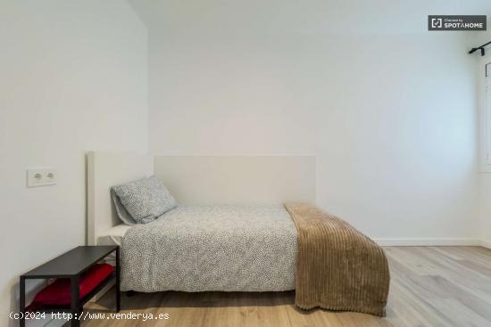  Se alquila habitación en piso compartido en Sant Martí, Barcelona - BARCELONA 