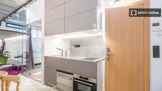 Apartamento entero de 2 dormitorios en Barcelona. - BARCELONA