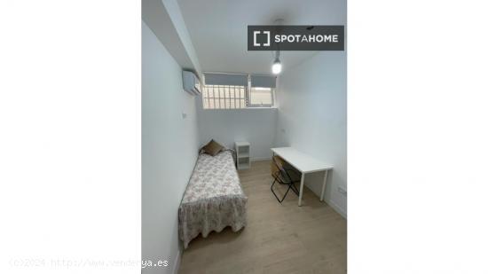 Alquiler de habitaciones en apartamento de 5 dormitorios en Chamberí - MADRID