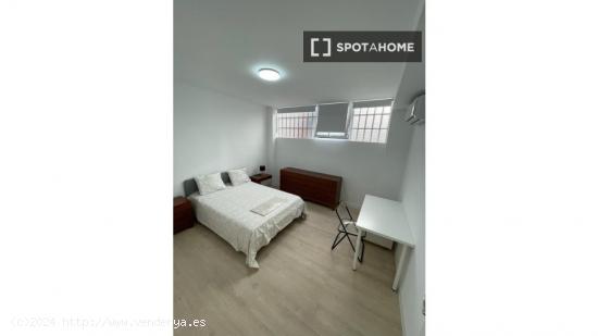 Alquiler de habitaciones en apartamento de 5 dormitorios en Chamberí - MADRID