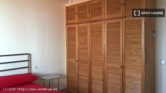 Alquiler de habitaciones en apartamento de 4 dormitorios en Atocha - MADRID