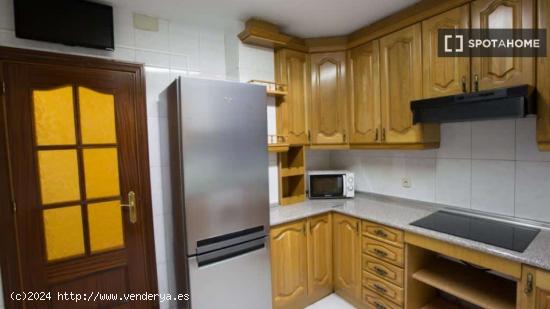 Alquiler de habitaciones en apartamento de 4 dormitorios en Pacífico - MADRID