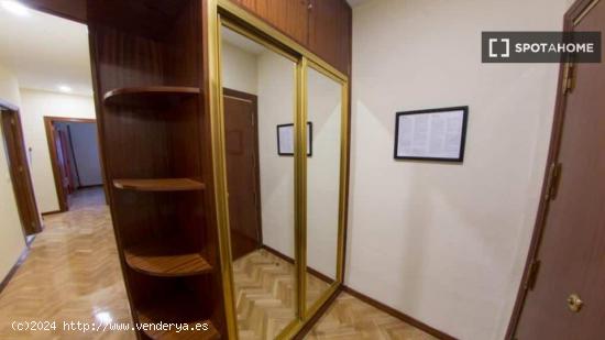 Alquiler de habitaciones en apartamento de 4 dormitorios en Pacífico - MADRID