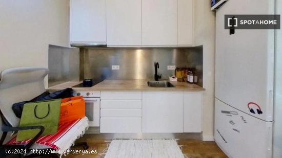 Apartamento entero de 2 dormitorios en Barcelona. - BARCELONA