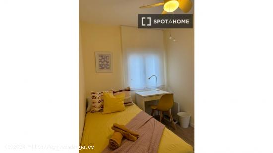 Se alquila habitación en apartamento de 4 dormitorios en Getafe, Madrid - MADRID