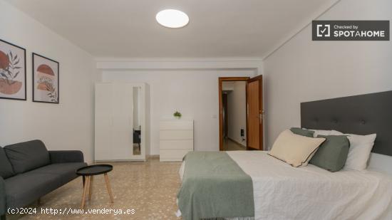 Alquiler de habitaciones en apartamento de 5 dormitorios en Jesús - VALENCIA