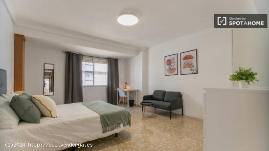 Alquiler de habitaciones en apartamento de 5 dormitorios en Jesús - VALENCIA