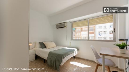 Alquiler de habitaciones en apartamento de 5 dormitorios en Jesús - VALENCIA