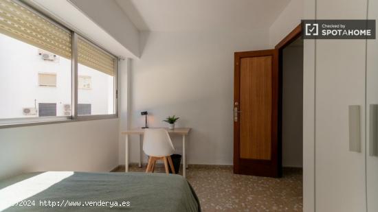 Alquiler de habitaciones en apartamento de 5 dormitorios en Jesús - VALENCIA