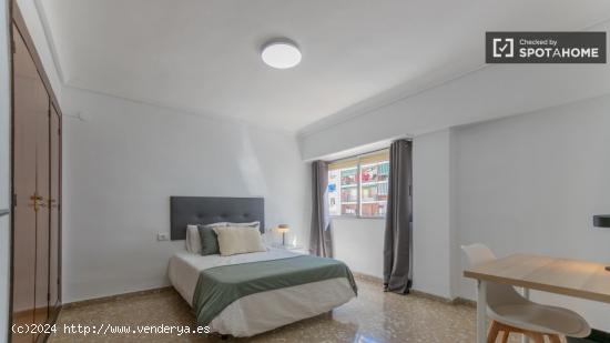 Alquiler de habitaciones en apartamento de 5 dormitorios en Jesús - VALENCIA