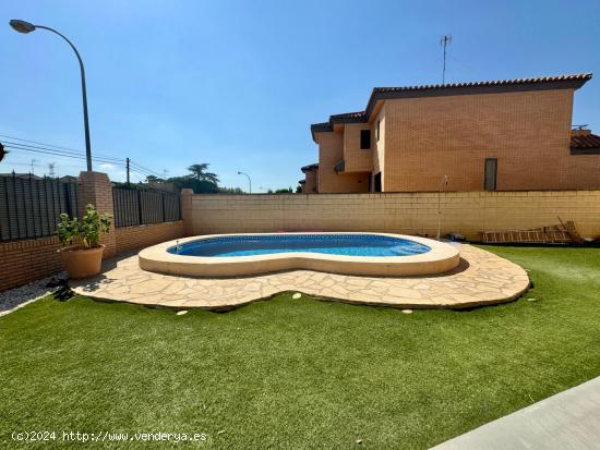 Casa independiente con piscina en la Eliana - VALENCIA