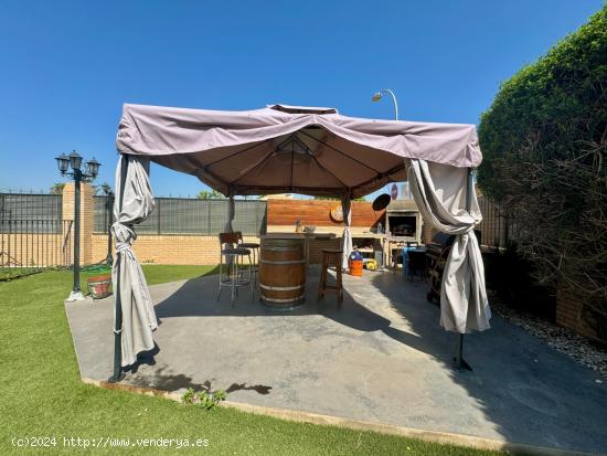 Casa independiente con piscina en la Eliana - VALENCIA