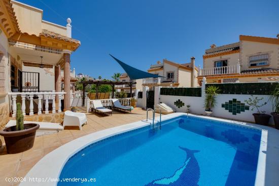 Villa independiente con piscina privada en Los Dolses - ALICANTE