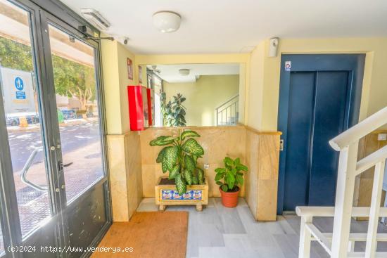 Se vende piso de 3 dorm y 2 baños con terraza vistas mar en La Gangosa - ALMERIA