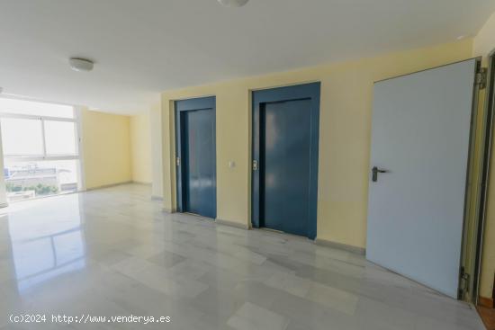 Se vende piso de 3 dorm y 2 baños con terraza vistas mar en La Gangosa - ALMERIA