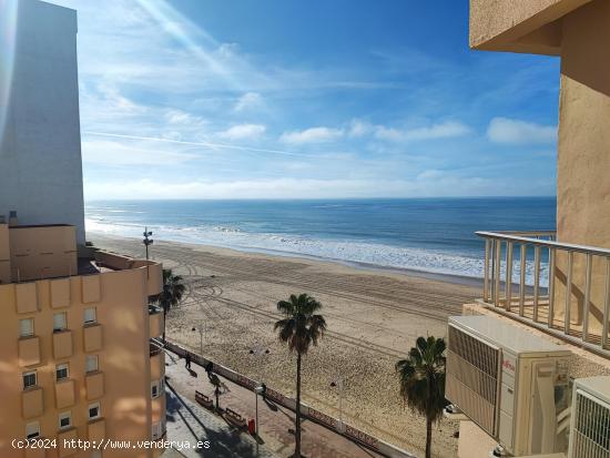  Venta Piso reformado  con vistas a la Playa Victoria, Cádiz - CADIZ 