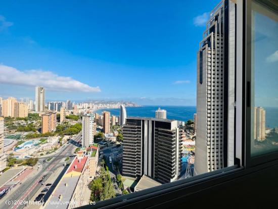  ÁTICO CON INCREIBLES VISTAS EN VENTA EN BENIDORM - ALICANTE 