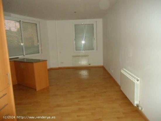 PISO CON PARQUING EN VENTA - BARCELONA