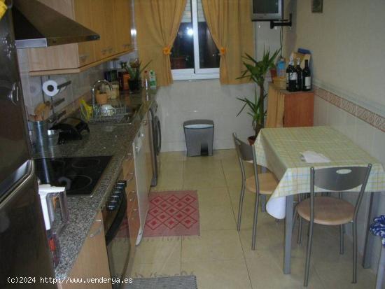  PISO CON PARQUING EN VENTA - BARCELONA 