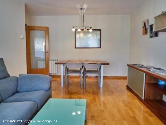 PISO SEMINUEVO EN VENTA CON PARQUING, TRASTERO Y PISCINA COMUNITARIA - BARCELONA