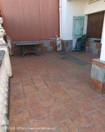  CASA ADOSADA CON GARAJE DE 100M2 Y TERRAZA 17M2 - BARCELONA 