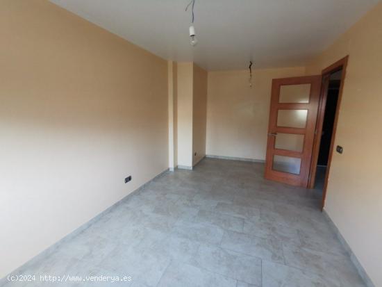 PISO SEMINUEVO EN VENTA CON PARQUING Y TRASTERO - BARCELONA