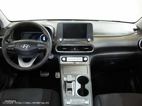 Hyundai Kona Electric Maxx 150kW de 2022 con 40.600 Km por 25.900 EUR. en Cadiz