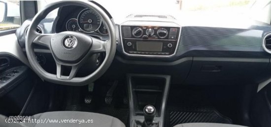 Volkswagen Up 1.0 de 2017 con 108.000 Km por 6.499 EUR. en Tenerife