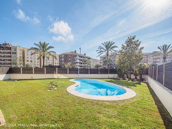 planta baja con jardín y vistas al mar en la playa de Calafell - TARRAGONA