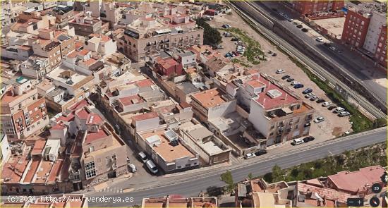 VENTA DE LOCAL CON POSIBILIDAD DE VIVIENDA EN PLANTA ALTA - ALMERIA