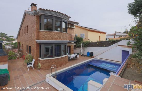  ESPECTACULAR CASA CON PISCINA - BARCELONA 