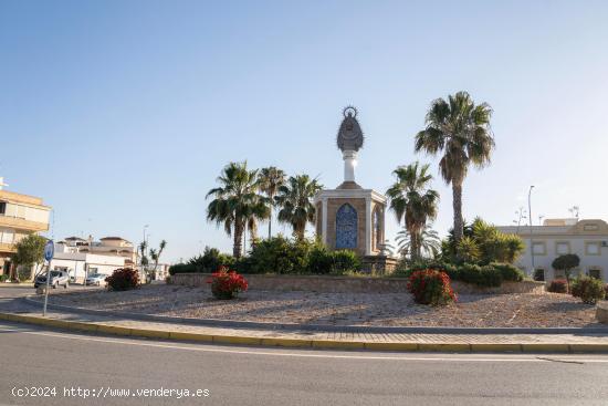 OLVIDATE DE REFORMAS Y PINTURAS Y VENTE A VIVIR A ESTA VIVIEDA ADOSADA !! - CADIZ