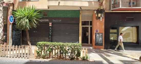  ¡Oportunidad Única! Restaurante Totalmente Equipado en el Centro de Torrevieja  - ALICANTE