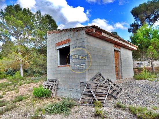  REFUGIO CON  BUENA PARCELA EN LA  SIERRA DE MARIOLA (ALICANTE) - ALICANTE 