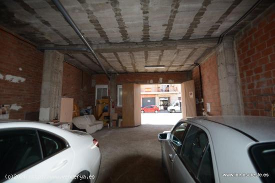 Local comercial en Orihuela, zona Comisaría Policia Nacional, 146 m2. construidos con 1 aseo. - ALI