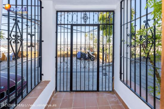 Casa con Vistas de Granada y una cueva - GRANADA