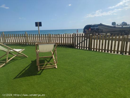 Coqueto chalet en primera línea de playa. - ALICANTE