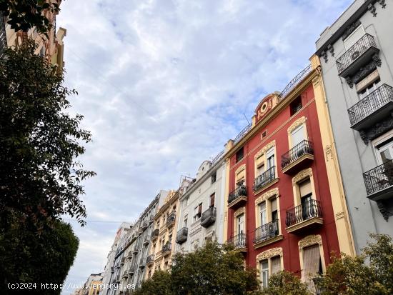 VIVIENDA  EN RUZAFA,  EN FINCA HISTORICA BIEN CONSERVADA Y CUIDADA, EN EL CENTRO DE LA CIUDAD. - VAL