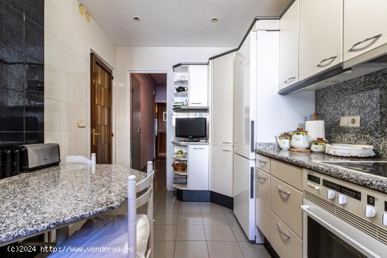 CASA EN VENTA CON TERRAZA EN LA CREU ALTA - BARCELONA