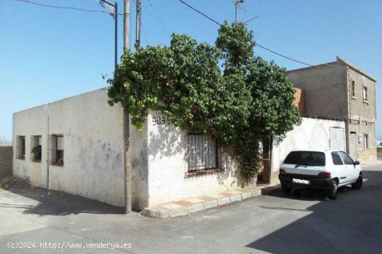 Casa en venta de 4 dormitorios en Puente del Rio - ALMERIA