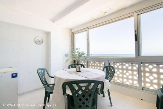 ¡Apartamento en Primera Línea de Playa en El Perellonet, Valencia! - VALENCIA