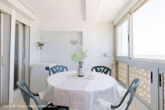 ¡Apartamento en Primera Línea de Playa en El Perellonet, Valencia! - VALENCIA