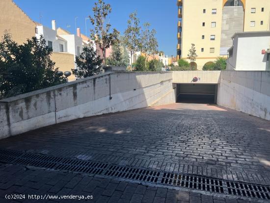 Plaza de garaje en venta o alquiler - MALAGA