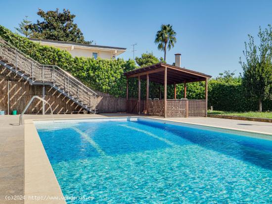 Espectacular casa en Sant Just Desvern con piscina y vistas al mar - BARCELONA