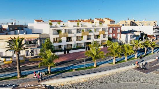 Un complejo de 21 apartamentos y áticos, en San Pedro del Pinatar (Murcia), situado en primera lín