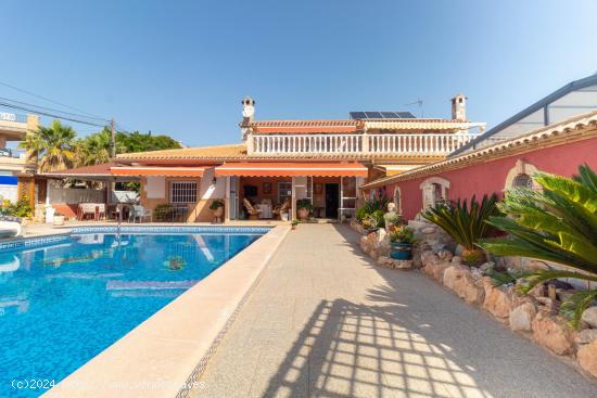 Magnifica Villa con piscina en La Regia - ALICANTE