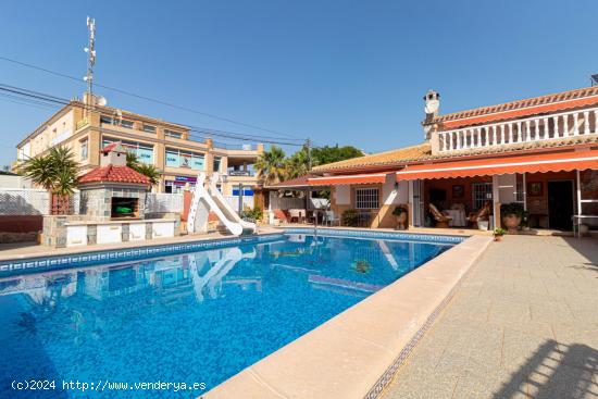 Magnifica Villa con piscina en La Regia - ALICANTE